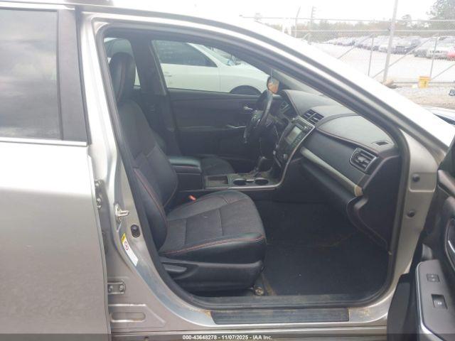 Toyota Camry Se Image 16