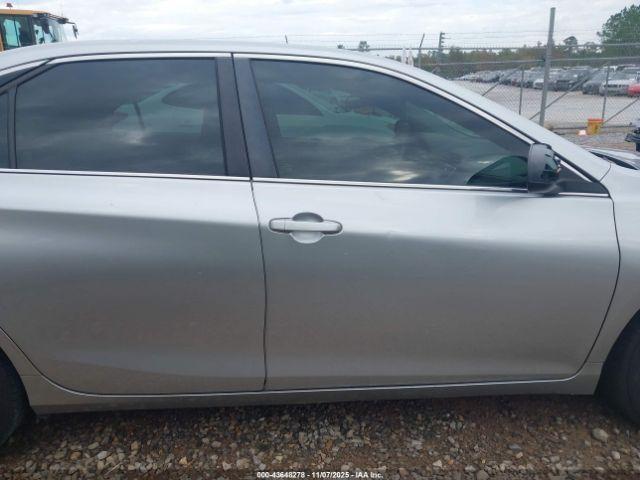 Toyota Camry Se Image 2