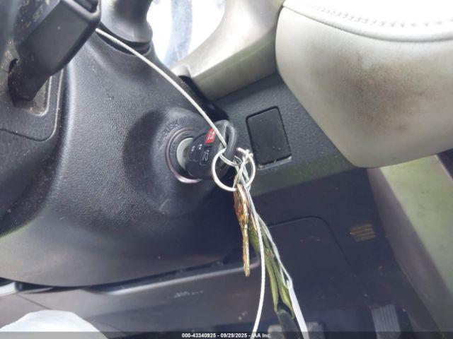 Toyota RAV4 Xle Image 13