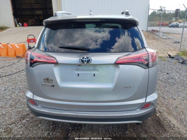 Toyota RAV4 Xle Image 16