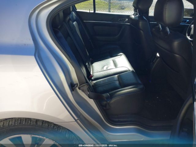 Lincoln MKS Image 15