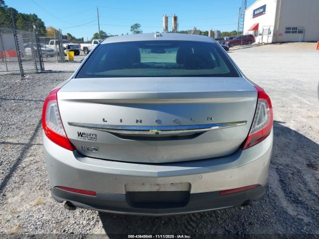 Lincoln MKS Image 12