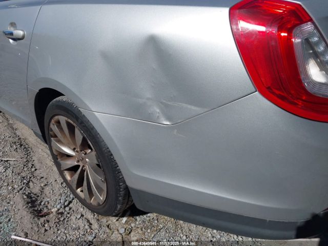 Lincoln MKS Image 11