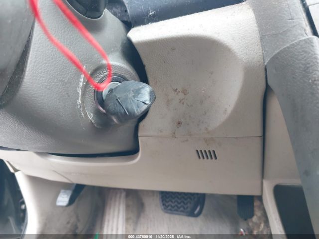 Toyota Camry Le Image 3