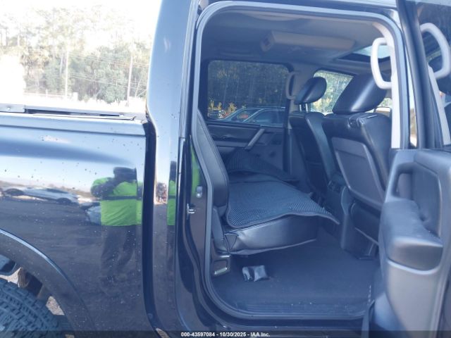 Nissan Titan Sl Image 6