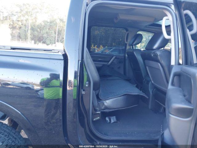 Nissan Titan Sl Image 6