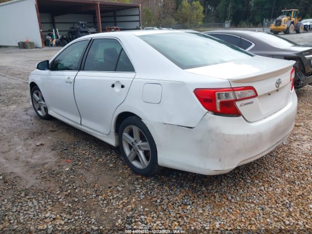 Toyota Camry Se Image 8