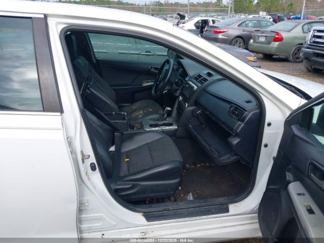 Toyota Camry Se Image 9