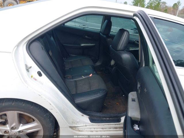 Toyota Camry Se Image 16