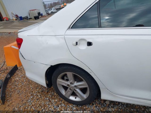 Toyota Camry Se Image 18