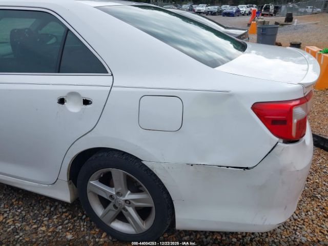 Toyota Camry Se Image 11