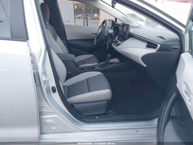 Toyota Corolla Le Image 9