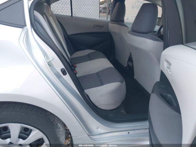 Toyota Corolla Le Image 12