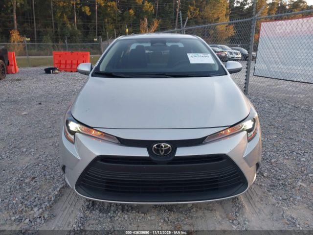 Toyota Corolla Le Image 13