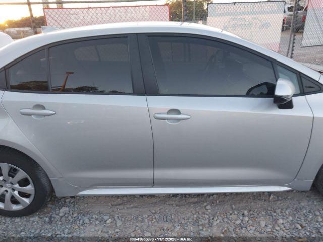 Toyota Corolla Le Image 14