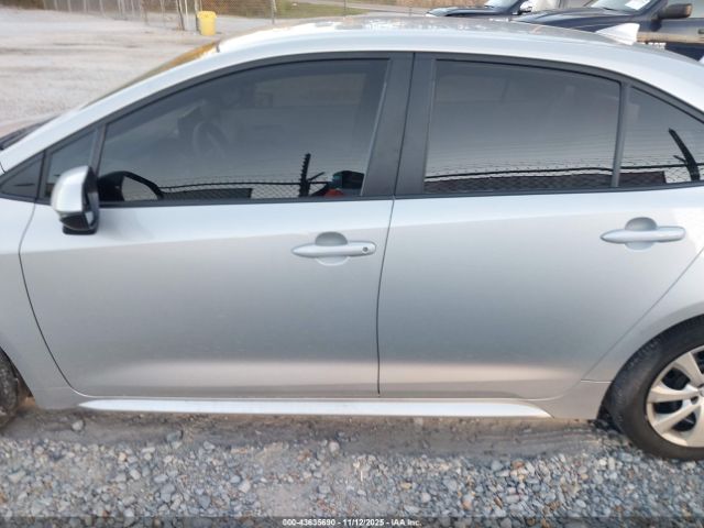 Toyota Corolla Le Image 16