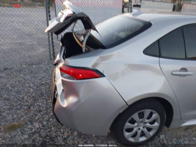 Toyota Corolla Le Image 17