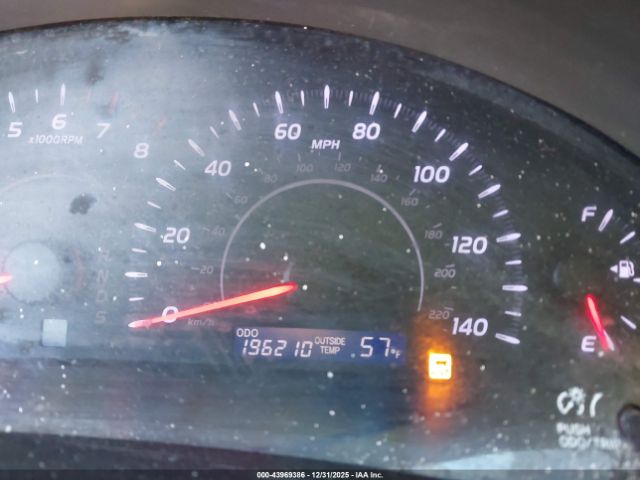 Toyota Camry Le Image 9