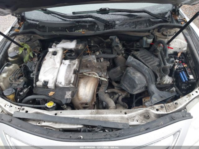 Toyota Camry Le Image 11