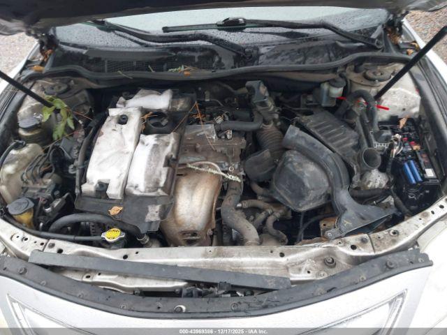 Toyota Camry Le Image 11