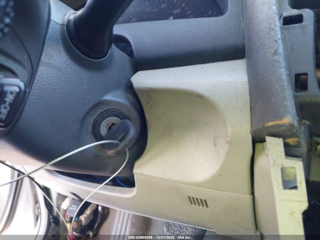 Toyota Camry Le Image 3