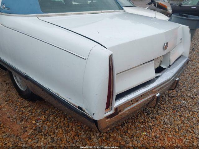 Cadillac Fleetwood Brougham Image 10