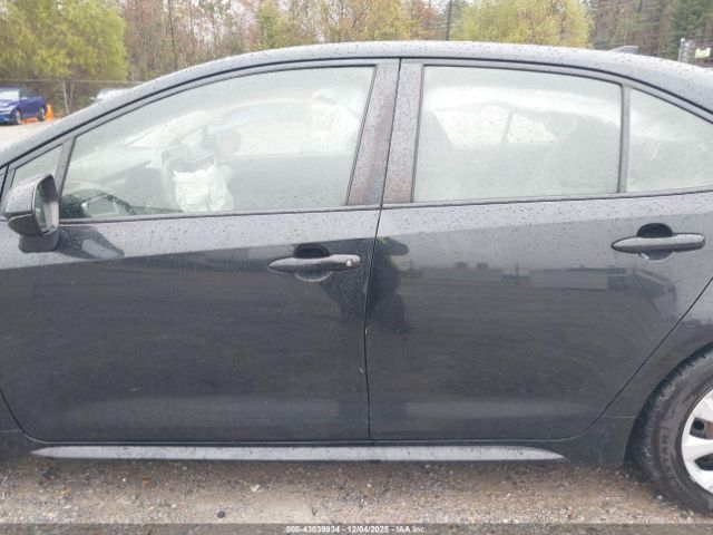 Toyota Corolla Le Image 16