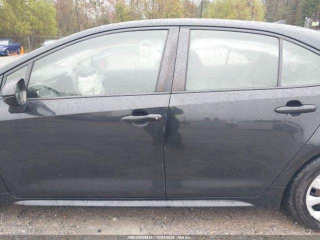 Toyota Corolla Le Image 16