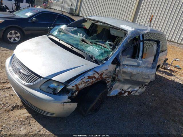 Chrysler Town & Country Lx Image 3