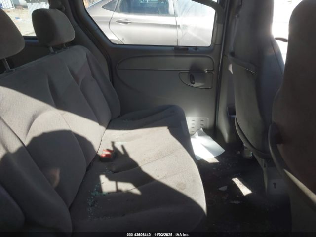 Chrysler Town & Country Lx Image 5