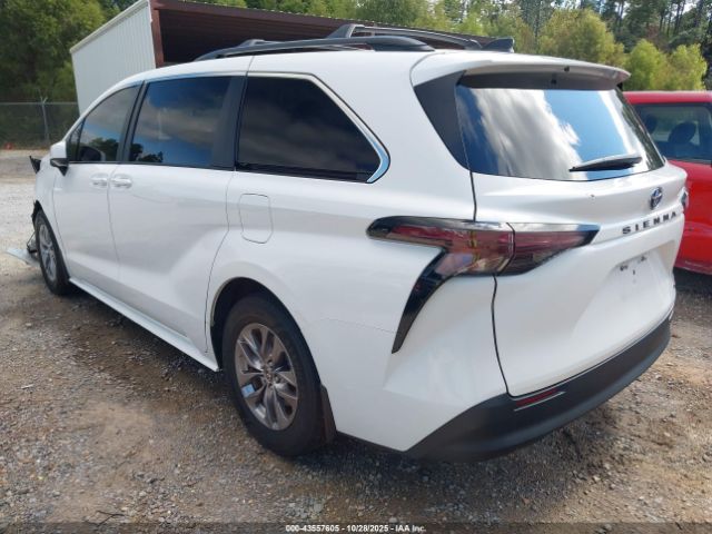 Toyota Sienna Le Image 4