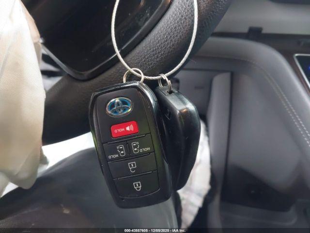 Toyota Sienna Le Image 11