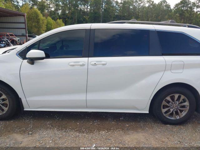 Toyota Sienna Le Image 19