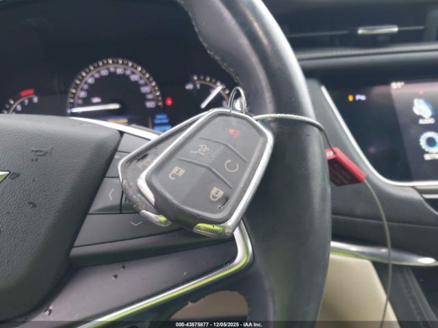 Cadillac XT5 Standard Image 13