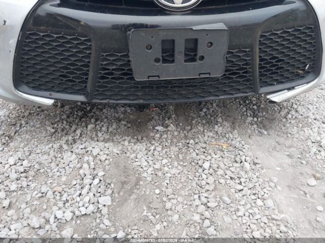 Toyota Camry Se Image 8