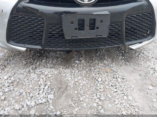 Toyota Camry Se Image 8