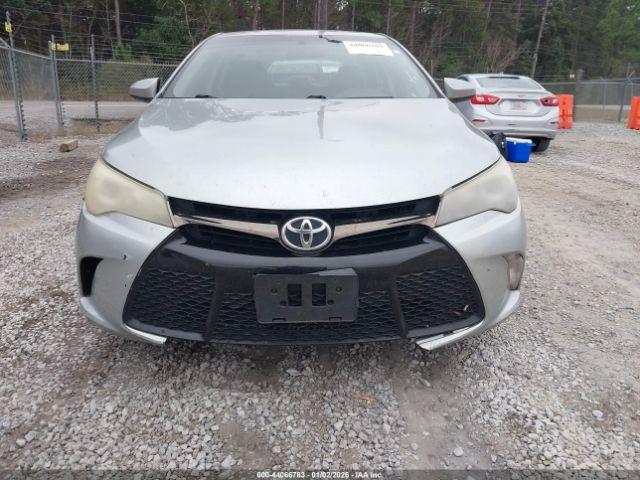 Toyota Camry Se Image 10