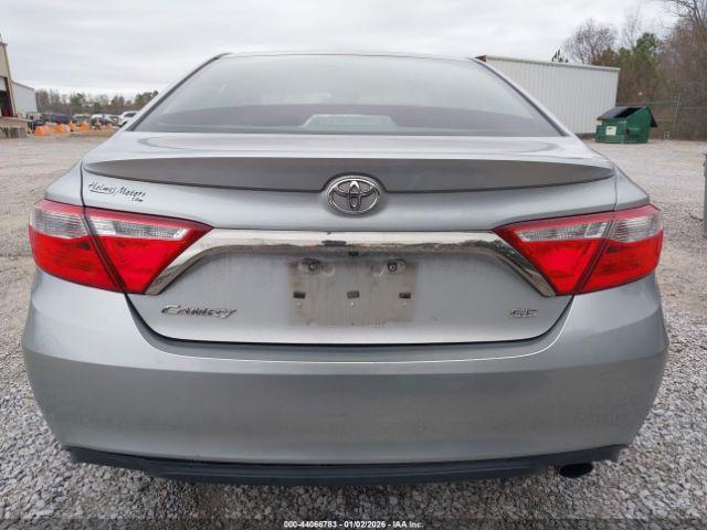 Toyota Camry Se Image 12