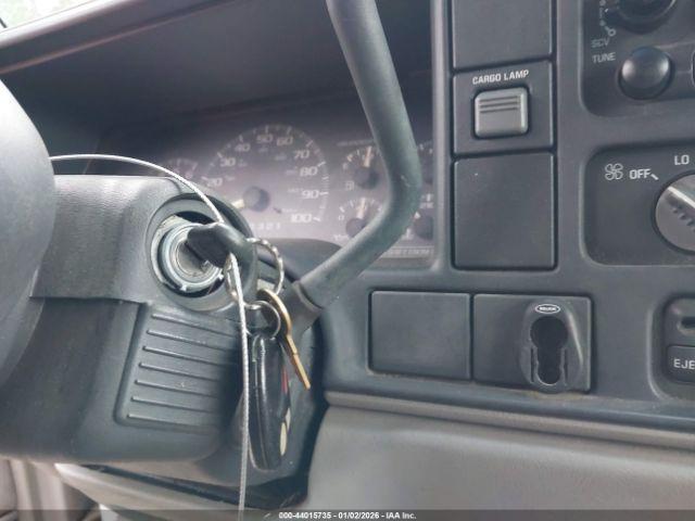 Chevrolet C3500 Image 10