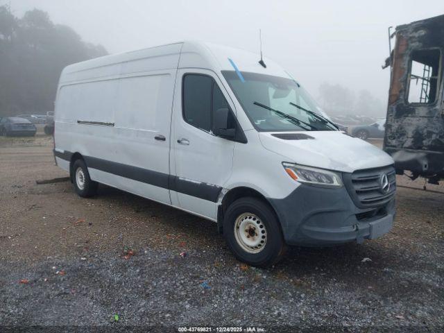  Salvage Mercedes-Benz Sprinter 2500