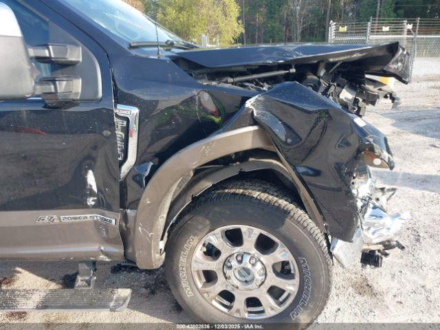 Ford F-350 King Ranch Image 17