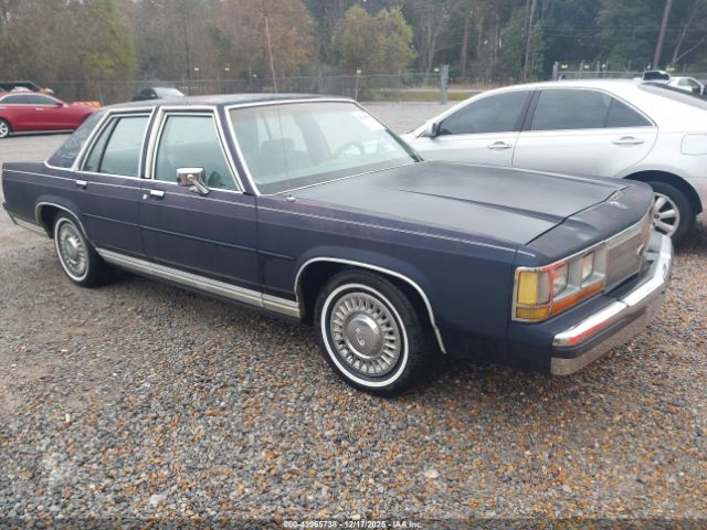 Ford Crown Victoria Image 1