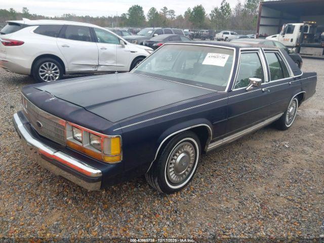 Ford Crown Victoria Image 5