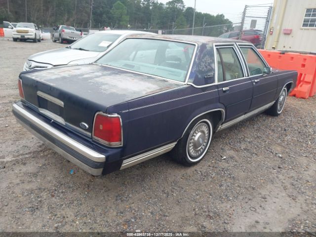 Ford Crown Victoria Image 3