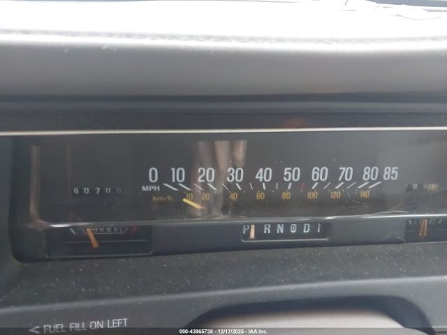 Ford Crown Victoria Image 4