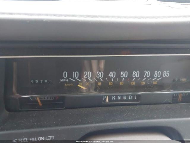 Ford Crown Victoria Image 4