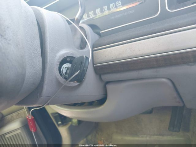 Ford Crown Victoria Image 7