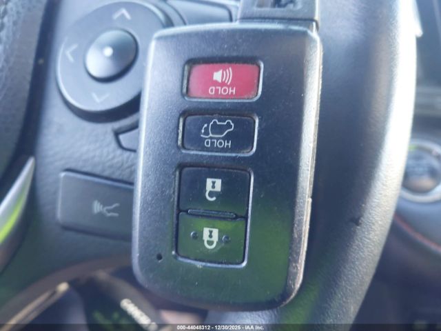 Toyota RAV4 Se Image 7