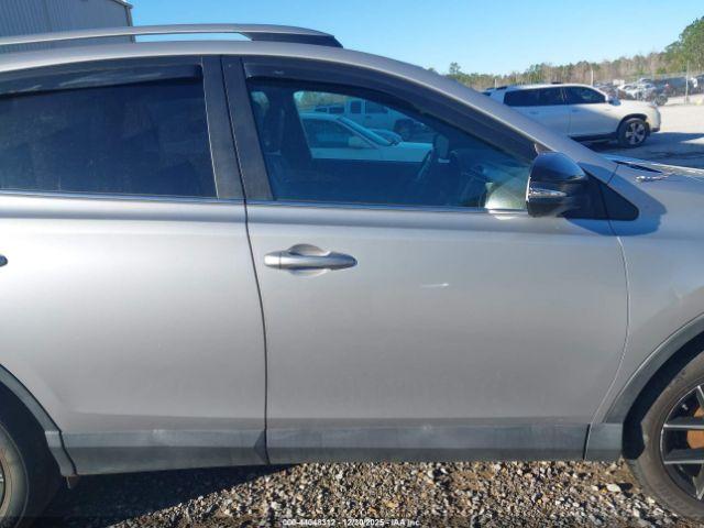 Toyota RAV4 Se Image 11