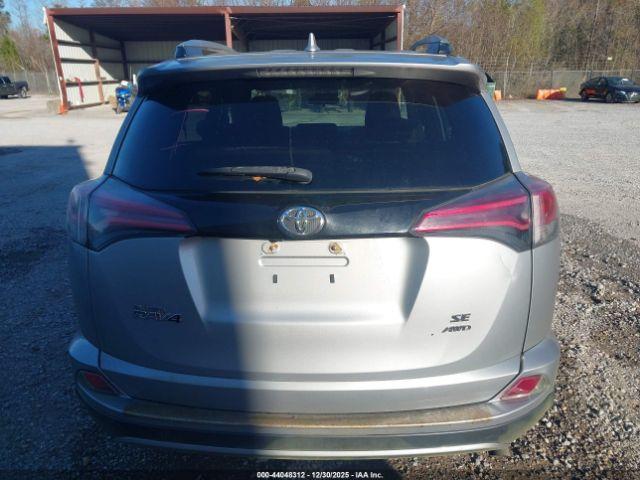 Toyota RAV4 Se Image 12